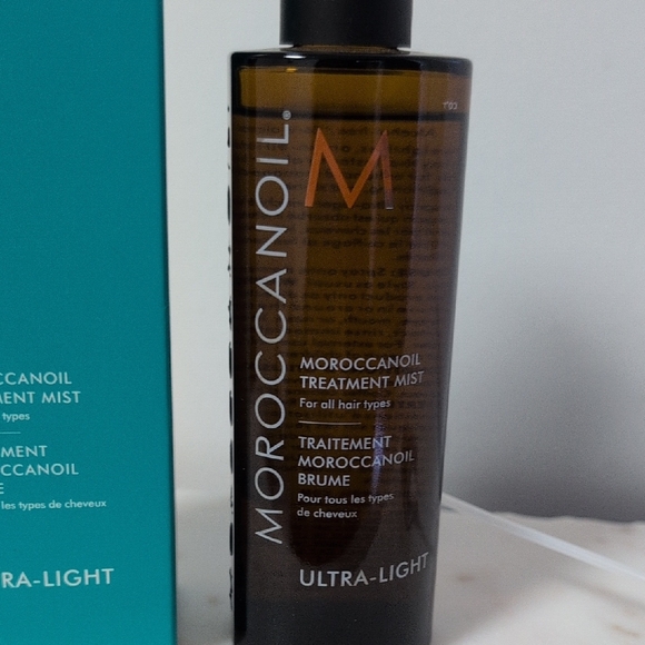 Two Moroccanoil Ultra-Light Treatment Mist in Teal With Vanilla Date Lip Balm - Picture 8 of 16